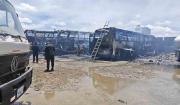 Oruro: Incendio en un taller mecánico deja cinco buses calcinados