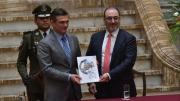Presidente de CAF entrega la Estrategia País para Bolivia y oficializa financiamiento de $us 3.100 millones