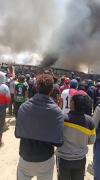 Incendio cerca de la terminal de Oruro deja al menos seis buses calcinados