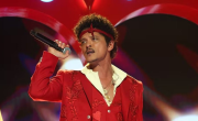 Bruno Mars elige un monumento histórico de Buenos Aires para celebrar el lanzamiento de The Romantic