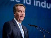 Presidente del Foro de Davos dimite tras ser relacionado con Epstein