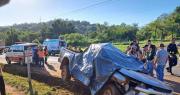 Una piedra cayó de un camión y mató a joven mientras conducía su vehículo en Itapúa