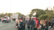 Así cortaron la Panamericana los trabajadores de Fate en protesta contra la Reforma Laboral