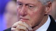 Bill Clinton se presentó ante la Justicia y aseguró desconocer los delitos cometidos por Jeffrey Epstein