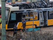 Tragedia en Milán: un tranvía descarriló, chocó contra un muro y dejó dos muertos y 39 heridos