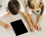 Populismo digital: El espejismo de las leyes que “protegen niños” y solo salvan políticos