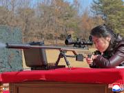La heredera del “reino nuclear”: Corea del Norte muestra a la hija de Kim Jong-un disparando un rifle y reaviva la sucesión