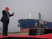 Donald Trump dice que “no está contento” con las conversaciones con Irán y crecen los temores a un ataque de EE.UU.