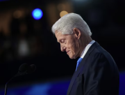 Ex presidente Bill Clinton niega tener conocimiento alguno de los crímenes de Epstein en una declaración histórica