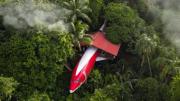 El avión abandonado que fue transformado en un hotel de lujo en la selva de Centroamérica
