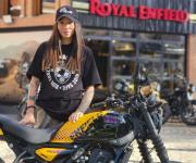 La tarijeña Jessica Hoyos inicia la “Vuelta a Bolivia”: una travesía en moto para contar las historias del país