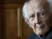 La frase de Zygmunt Bauman que advirtió por qué comprar ya no alcanza para ser feliz: “La satisfacción dura muy poco”
