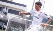 Santos saldó deuda millonaria y pudo inscribir a Christian Oliva. ¿Cuándo podría debutar?