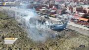 Dron de Bolivia TV sobrevuela la zona del accidente del avión Hércules