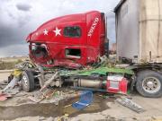 Chofer de tráiler impactado por el avión Hércules permanece hospitalizado; su familia pide apoyo