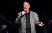 Adiós a Neil Sedaka: el galán del pop que hizo suspirar a generaciones