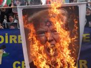 Donald Trump dice que la operación militar contra Irán va más rápido de lo previsto y que hablará con los líderes del régimen