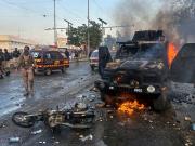 Pakistán: al menos 9 muertos y más de 50 heridos tras el intento de asalto al consulado de Estados Unidos por la muerte de líder iraní