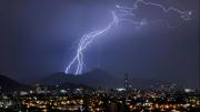 Anuncian lluvia y tormenta eléctrica para la tarde de este lunes en Santiago: ¿A qué hora caería agua y en qué sectores?