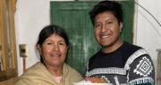 Los emotivos videos que el creador boliviano Jhon Parker grabó junto a su madre antes que ella falleciera