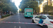 Una mujer fue atropellada por un micro en pleno centro de La Plata y sufrió gravísimas heridas