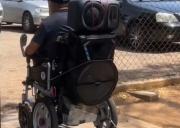 Ingenio sobre ruedas: El Mocho de Ziruma transforma su silla en un carrito con sonido