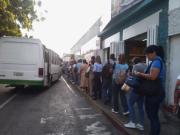 Usuarios atrapados entre la indiferencia del Gobierno y la presión de los choferes