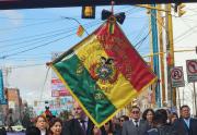 Con listones negros y banderas a media asta, inicia el desfile cívico-militar por los 41 años de El Alto
