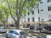 Un detenido acusado por violación se tiró de un tercer piso en los tribunales de La Plata y cayó sobre el auto de un juez