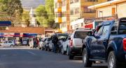 Escasez y filas reavivan la molestia por la gasolina