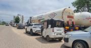 Filas por combustible se extienden en Santa Cruz y La Paz por tercer día consecutivo