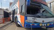 Lambayeque: bus interprovincial terminó empotrado en barandas de puente tras sufrir choque