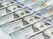 Los depósitos en dólares tocan un récord desde la Convertibilidad, pero en los bancos dicen que aún no llegan los ahorros del colchón