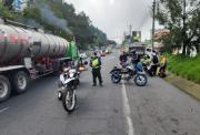 Accidente provoca cierre de carril en la av. Simón Bolívar sentido sur–norte