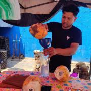 El coco se mantiene como opción refrescante y nutritiva en San Mateo