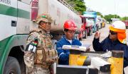 Con resguardo y control militar, despachan 5 millones de litros de gasolina en Santa Cruz y La Paz