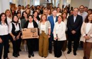 La intendente Fuentes entregó equipo informático para el personal de la Subsecretaría de Educación