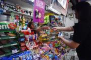 Caída del consumo: quiosqueros tucumanos resisten tras el mostrador