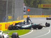 F1 GP de Australia: el momento en que Antonelli perdió el control del Mercedes y chocó contra el muro