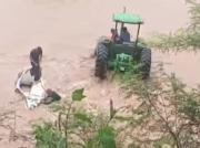 Yacuiba: Vehículo fue arrastrado por una quebrada (Video)