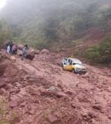 Candidato a gobernador de tarija resulta herido tras accidente por derrumbes en carretera