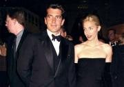 La pareja de los 90 que hoy vuelve a inspirar la moda: Carolyn Bessette y JFK Jr.