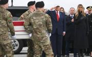 Trump recibió los restos de soldados muertos en la guerra contra Irán