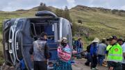 Cusco: Una mujer murió y 39 personas resultaron heridas tras despiste y volcadura de bus en Chumbivilcas