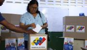 La consulta popular se lleva a cabo con normalidad: El CNE extiende la jornada por otra hora