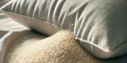 Por qué recomiendan poner arroz bajo la almohada: el curioso truco y sus beneficios