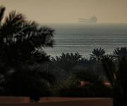 Barco que transportaba 1 millón de barriles de crudo navegó por el estrecho de Ormuz