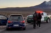 Tres bolivianos detenidos en Chile cuando intentaban cruzar con vehículos robados