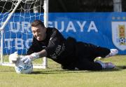 Selección: Fernando Muslera y Agustín Canobbio volvieron a ser reservados por Bielsa