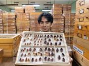 El Señor de las Cucarachas, el científico que vive rodeado de estos insectos